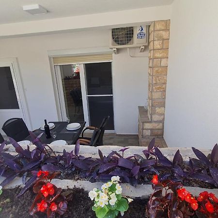 Apartman "Flower Garden" Ražanac Buitenkant foto