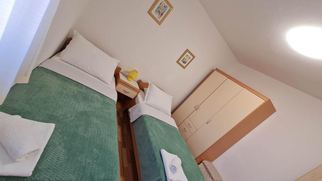Apartman "Flower Garden" Ražanac Buitenkant foto
