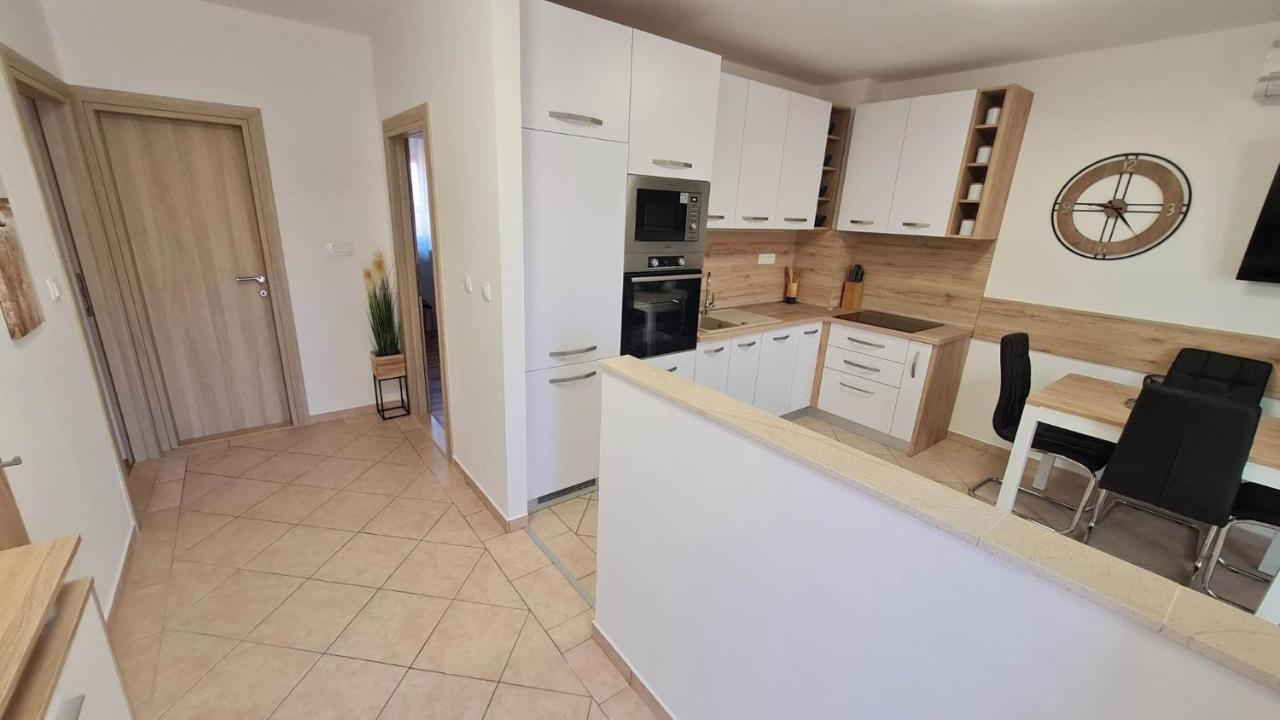 Apartman "Flower Garden" Ražanac Buitenkant foto