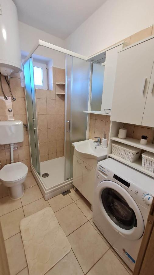 Apartman "Flower Garden" Ražanac Buitenkant foto