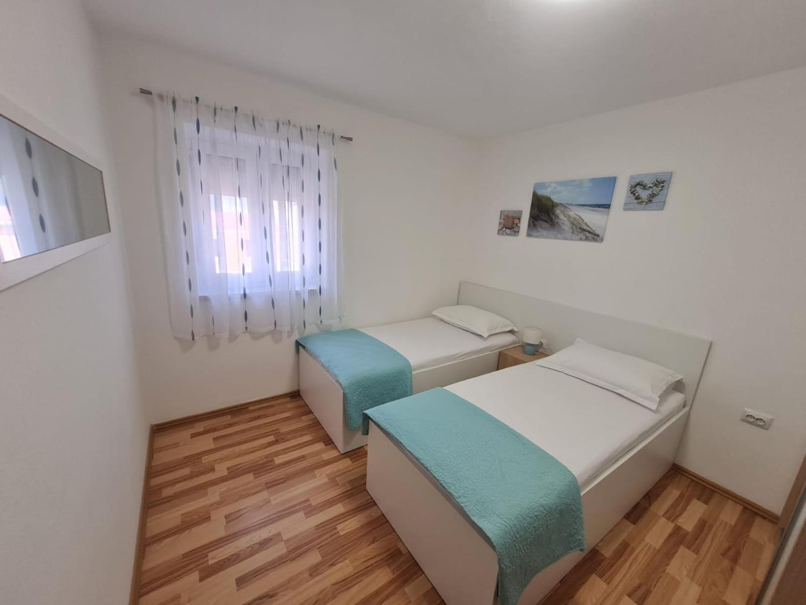 Apartman "Flower Garden" Ražanac Buitenkant foto